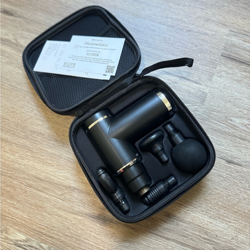 Bluzen Mini Percussion Massager with Travel Case (Black+Silver)